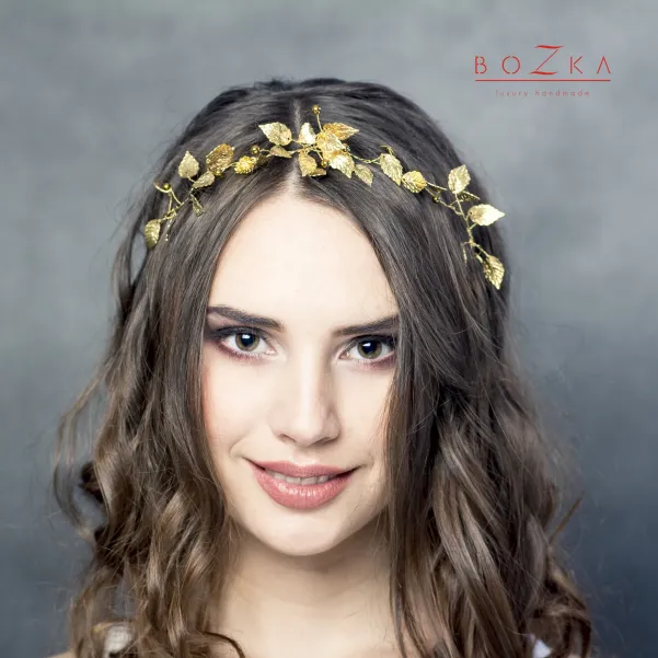 Złota wiązana opaska ślubna do welonu w romantycznym stylu.