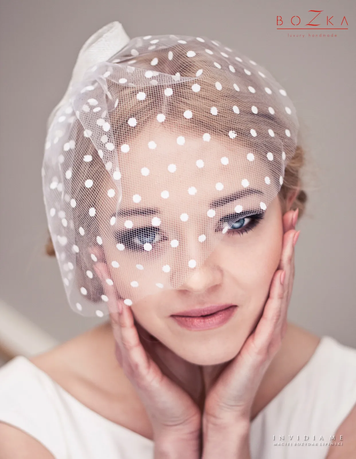 Tiulowa woalka w kropki
